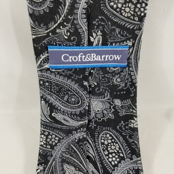 Croft & Barrow Black Gray Paisley Silk Neck Tie - Picture 3 of 8